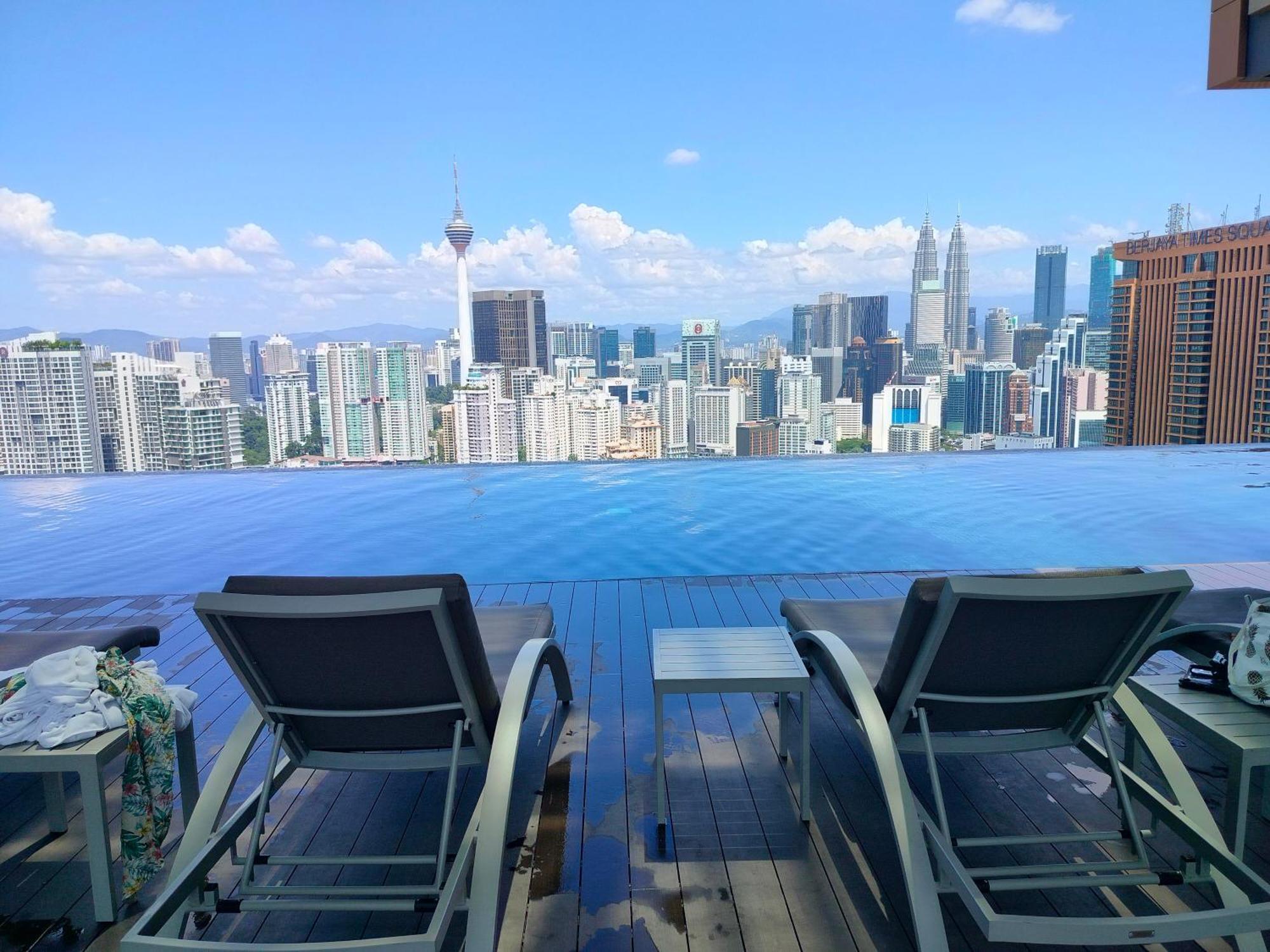 Lucentia Residence Has An Amazing Pool Куала Лумпур Екстериор снимка