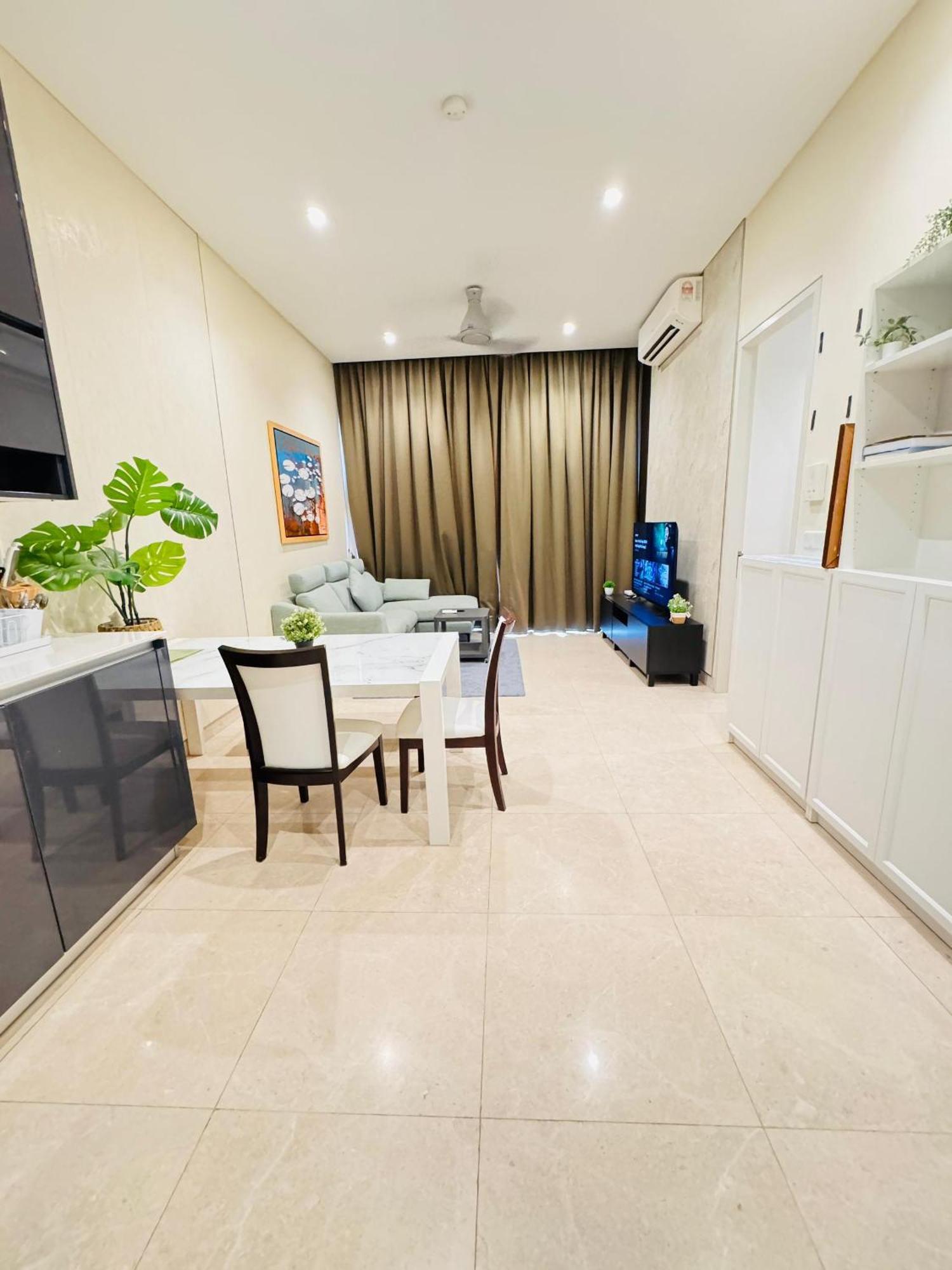 Lucentia Residence Has An Amazing Pool Куала Лумпур Екстериор снимка
