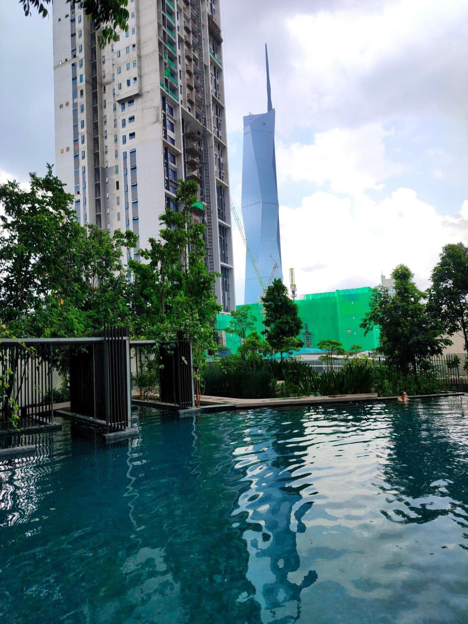 Lucentia Residence Has An Amazing Pool Куала Лумпур Екстериор снимка